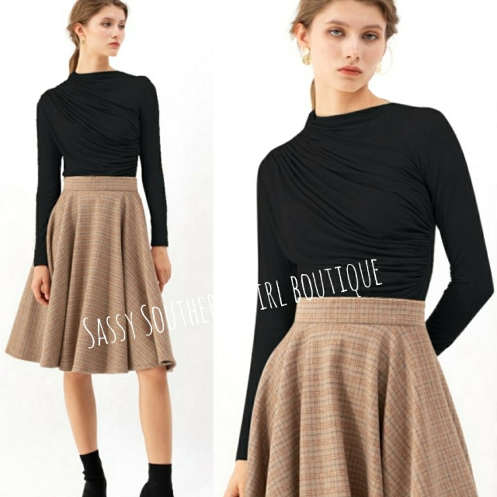 🆕⭐Chicwish black ruched mock neck top
